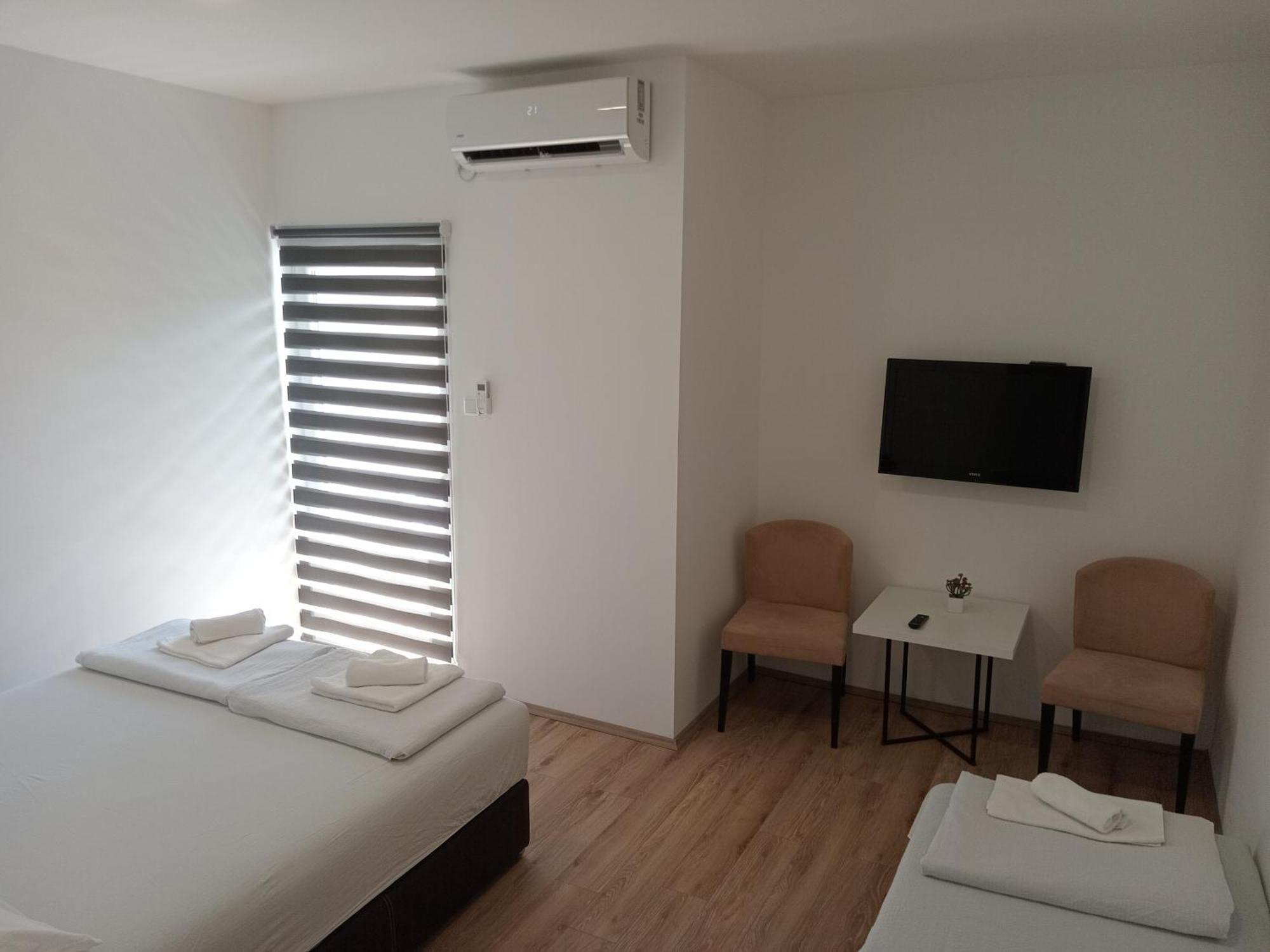 Vinarija "Delmo" Apartments Trebinje Exteriör bild