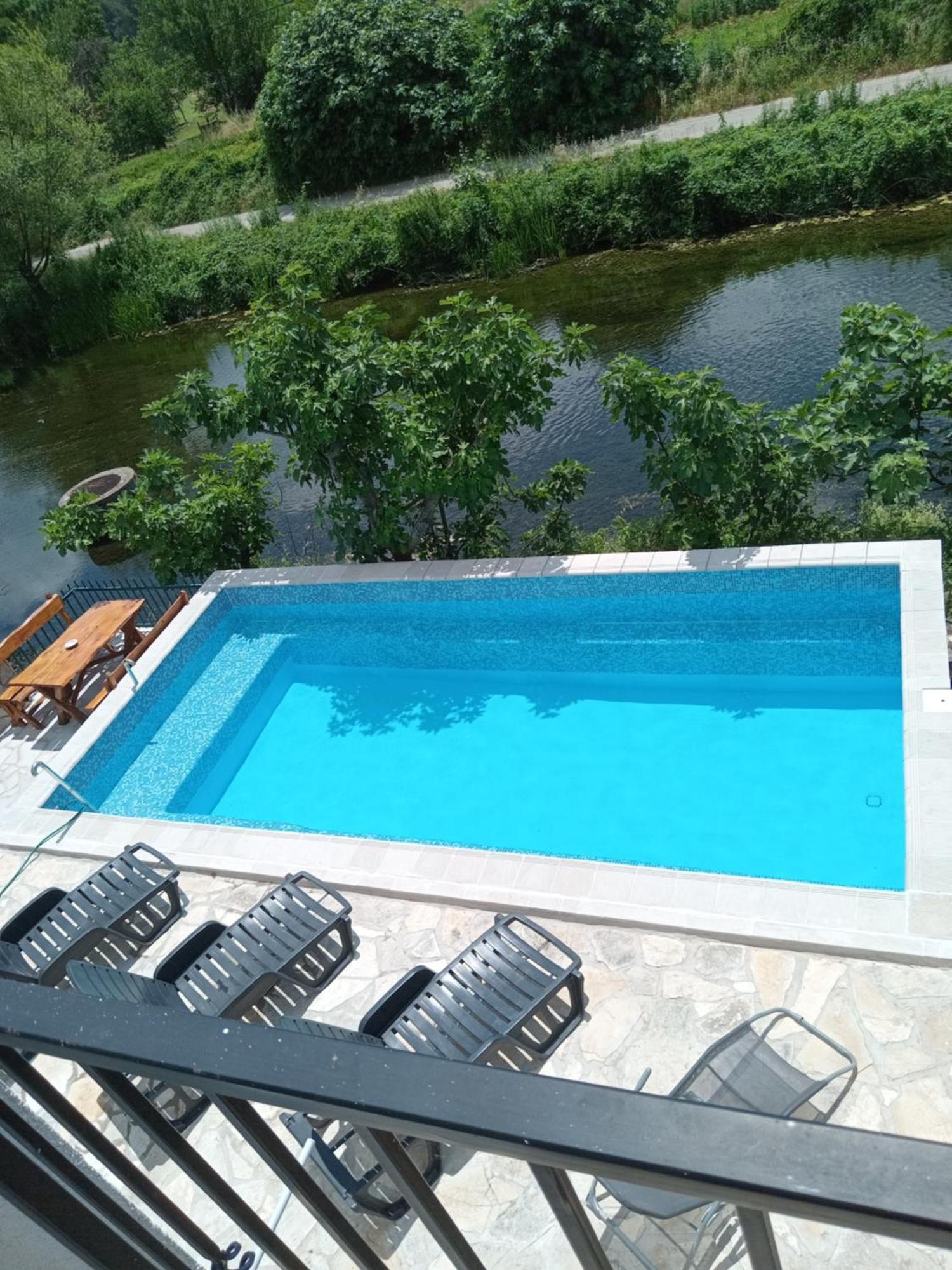 Vinarija "Delmo" Apartments Trebinje Exteriör bild